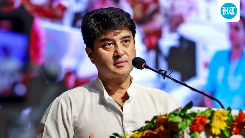 ‘monarchy-ended-but…’:-scindia-faces-backlash-as-video-shows-mp-rebuke-citizen-flagging-poor-roads