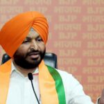 video:-bjp’s-ravneet-bittu-waves-liquor-bottle,-eggs-at-punjab-cm-mann’s-convoy,-detained