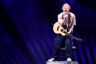 ed-sheeran-says-“what-is-happening-in-gaza-is-catastrophic”-while-addressing-macklemore-backlash-during-philadelphia-tour-stop