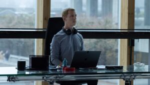 jeremy-strong-treated-his-‘social-reckoning’-co-stars-“the-way-he-imagines”-mark-zuckerberg-treats-people,-aaron-sorkin-says
