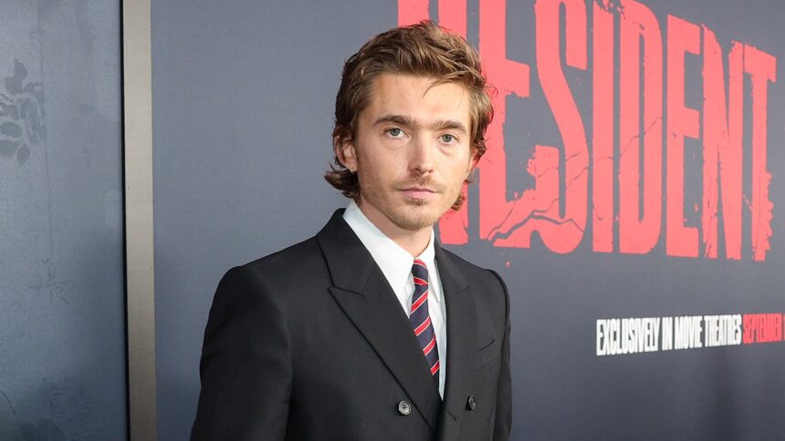 ‘resident-evil’-star-austin-abrams-breaks-down-the-“risky-and-gutsy”-ending