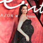 anne-hathaway-says-this-‘verity’-scene-almost-made-her-break-character-—-and-it-involved-a-foot-rub
