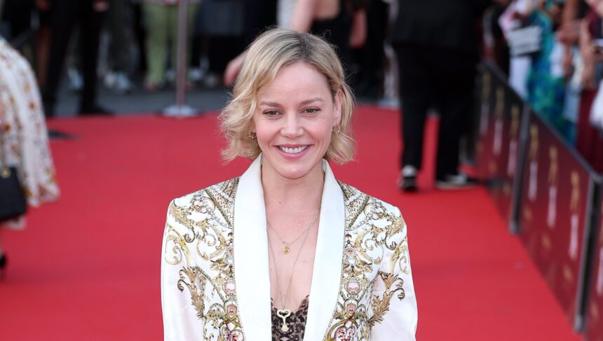 who-plays-anna-nicole-smith-in-‘trust-me,-i’m-a-doctor’?-meet-abbie-cornish-&-the-cast-of-the-new-biopic
