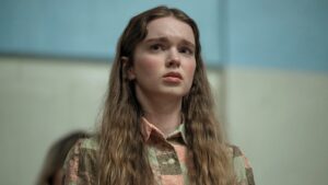 ‘carrie’-review:-mike-flanagan-capably-expands-stephen-king’s-horror-classic-for-amazon,-but-did-it-really-need-expanding?