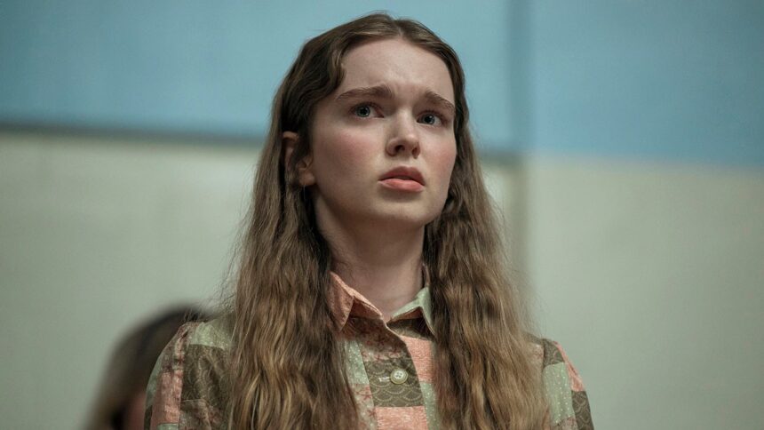 ‘carrie’-review:-mike-flanagan-capably-expands-stephen-king’s-horror-classic-for-amazon,-but-did-it-really-need-expanding?