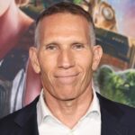 ynon-kreiz-gets-$315-million-signing-bonus-in-five-year-paramount-warner-bros.-deal