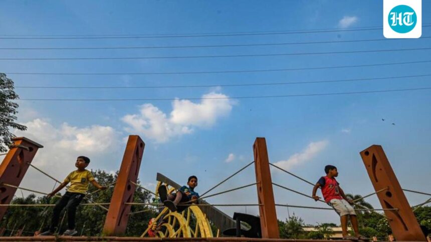 delhi-records-minimum-temperature-of-23.2°c;-aqi-remains-‘moderate’