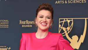 kelly-clarkson-loves-ai,-but-says-ai-artists-shouldn’t-be-“competing-with-humans”-on-music-charts