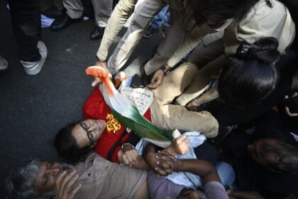 jantar-mantar-protest-highlights:-stir-to-continue-on-october-3,-says-neha-bora-as-police-detain-700