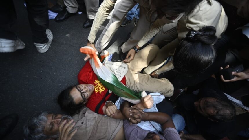 jantar-mantar-protest-highlights:-stir-to-continue-on-october-3,-says-neha-bora-as-police-detain-700