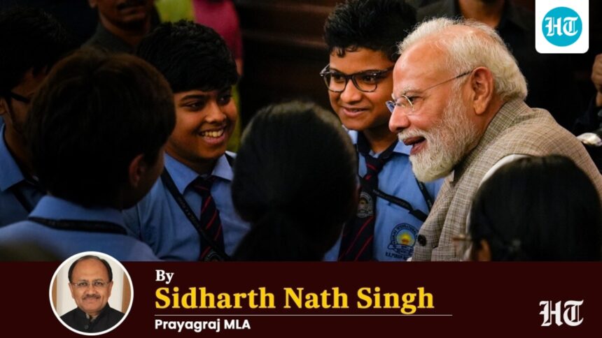 25-years-of-narendra-modi:-a-journey-of-service-and-solutions