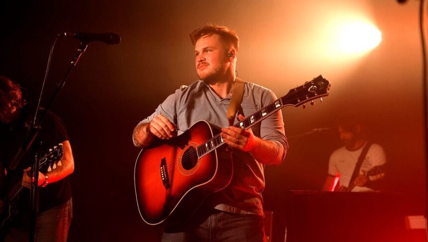 what-did-zach-bryan-do-at-gillette-stadium?-his-subtle-message-to-‘free-palestine’