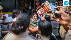 3-women-journalists-accuse-delhi-cops-of-sexual-harassment-at-jantar-mantar-stir,-probe-launched