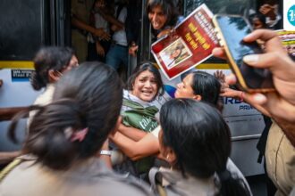 3-women-journalists-accuse-delhi-cops-of-sexual-harassment-at-jantar-mantar-stir,-probe-launched