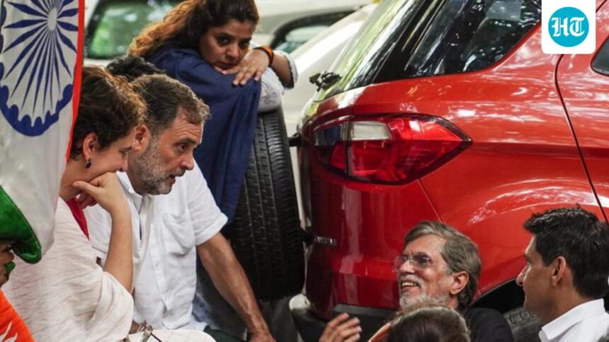 fir-against-rahul,-priyanka-for-entering-akashvani-bhawan-without-permission