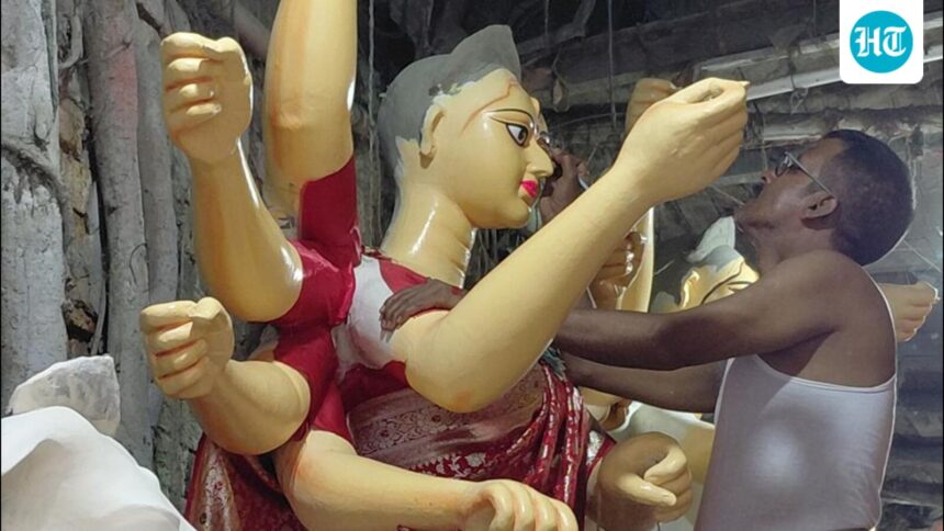 bengal:-theme-based-durga-idol-orders-slump-after-“requests”-from-bjp,-hindu-rights-groups