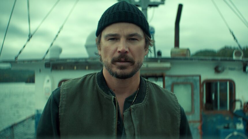 ‘below’-review:-josh-hartnett-battles-a-sea-creature-in-netflix’s-likably-silly-newfoundland-set-thriller