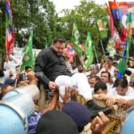 high-drama-in-bihar:-rjd’s-tejashwi-yadav,-others-detained-during-opposition’s-march-against-cec-gyanesh-kumar