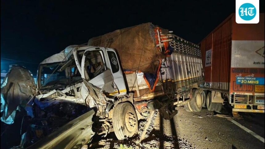 two-killed,-four-injured-in-multi-vehicle-pile-up-on-delhi-mumbai-expressway-in-kota
